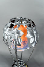 Charger l&#39;image dans la galerie, Paire de Lampes en Fer Forgé, Thème de la Vigne, Muller Frères Lunéville, Art Déco, Circa 1925
