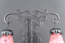 Charger l&#39;image dans la galerie, Importante Lampe Bicéphale en Fer Forgé par Schneider, France, Art Deco, Circa 1920
