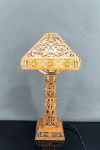Cargar imagen en el visor de la galería, Importante Lampe en Bois Découpé, USA, Arts &amp; Crafts / Prairie School, Circa 1900–1920
