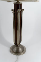 将图片加载到图库查看器，Importante Lampe de Table Art Déco Moderniste – Bois Sculpté, Bronze Nickelé &amp; Dôme en Verre Opalin – France, vers 1930
