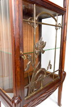 Lade das Bild in den Galerie-Viewer, Vitrine Art Nouveau, Bronzes et Bois Sculpté sur un Thème Lacustre, France, vers 1900
