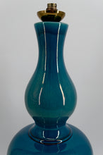 Загрузить изображение в средство просмотра галереи, Importante lampe en porcelaine émaillée bleu craquelé – France, circa 1950
