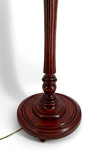 Загрузить изображение в средство просмотра галереи, Lampadaire Art Déco en noyer sculpté et abat-jour en vitrail style Tiffany – France, vers 1920
