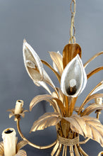 Charger l&#39;image dans la galerie, Important lustre &quot;Calla Lily&quot; par Hans Kögl, Métal Doré et Argenté, Cristal, circa 1970
