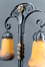 Загрузить изображение в средство просмотра галереи, Importante lampe bicéphale Art Déco en fer forgé à double patine– Muller Frères, circa 1920
