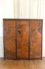 Cargar imagen en el visor de la galería, Paravent Pyrogravé, Paysage de Ville Médiévale Méditerranéenne, Art Nouveau / Art Déco, 1930
