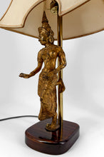 Lade das Bild in den Galerie-Viewer, Paire de Lampes Sculpturales en Bronze Doré représentant des Danseuses, Thaïlande, XXe
