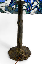 将图片加载到图库查看器，Exceptionnelle lampe de table Art Nouveau – Style Tiffany – Bronze sculpté &amp; vitrail opalescent – Vers 1980
