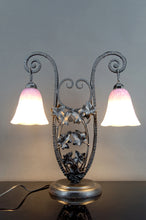 Charger l&#39;image dans la galerie, Importante Lampe Bicéphale en Fer Forgé par Schneider, France, Art Deco, Circa 1920
