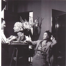 Load image into Gallery viewer, Miroir triptyque gainé de cuir provenant des Ateliers de Coco Chanel, Art Deco, France, Circa 1930
