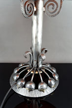 Charger l&#39;image dans la galerie, Importante Lampe à Monture Végétale Stylisée en Fer Forgé  et Dôme en Pate de Verre Marmoréenne Rouge Orangé, Art Deco, France, Circa 1930
