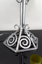 Charger l&#39;image dans la galerie, Importante Lampe Bicéphale en Fer Forgé par Schneider, France, Art Deco, Circa 1920
