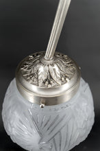 Загрузить изображение в средство просмотра галереи, Rare lustre Art déco à trois feux signé Muller Frères, modèle « Paons », Bronze nickelé, France, vers 1925
