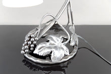 Charger l&#39;image dans la galerie, Lampe en Fer Forgé &quot;Vigne et Raisin&quot;, Muller Frères Lunéville, Art Déco, Circa 1930
