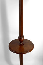 Загрузить изображение в средство просмотра галереи, Lampadaire Art Déco authentique en noyer sculpté &amp; abat-jour vitrail style Tiffany, vers 1920
