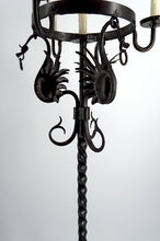 Загрузить изображение в средство просмотра галереи, Important lampadaire en fer forgé à décor de dragons, Style néo-gothique, Art nouveau / Liberty, Italie, vers 1900
