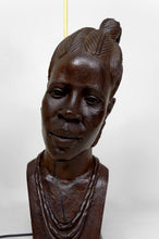 Cargar imagen en el visor de la galería, Importante Lampe Sculpturale, Buste en Ebene de Femme Africaine, par Alexs Mutasa, Circa 1970

