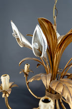 Charger l&#39;image dans la galerie, Important lustre &quot;Calla Lily&quot; par Hans Kögl, Métal Doré et Argenté, Cristal, circa 1970
