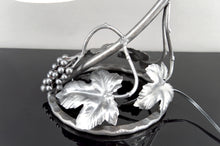 Charger l&#39;image dans la galerie, Lampe en Fer Forgé &quot;Vigne et Raisin&quot;, Muller Frères Lunéville, Art Déco, Circa 1930
