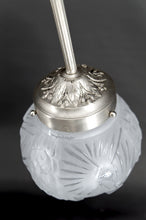 Загрузить изображение в средство просмотра галереи, Rare lustre Art déco à trois feux signé Muller Frères, modèle « Paons », Bronze nickelé, France, vers 1925
