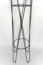 Загрузить изображение в средство просмотра галереи, Porte-manteau « Clé de sol », par Roger Féraud, circa 1950
