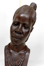 Cargar imagen en el visor de la galería, Importante Lampe Sculpturale, Buste en Ebene de Femme Africaine, par Alexs Mutasa, Circa 1970
