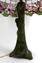 Charger l'image dans la galerie, Importante lampe en bronze et vitrail type Tiffany, Style Art nouveau – Circa 1970-1980
