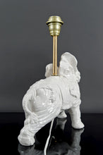 Lade das Bild in den Galerie-Viewer, Paire de Lampes Sculpturales en Céramique Blanche , Éléphants, Italie, Circa 1970
