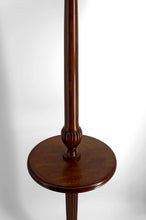 Загрузить изображение в средство просмотра галереи, Lampadaire Art Déco authentique en noyer sculpté &amp; abat-jour vitrail style Tiffany, vers 1920
