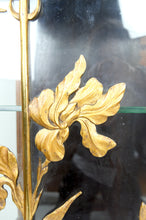 Lade das Bild in den Galerie-Viewer, Vitrine Art Nouveau, Bronzes dorés sur un thème floral, France, vers 1900
