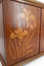 Lade das Bild in den Galerie-Viewer, Armoire murale Art Nouveau en bois marqueté d&#39;iris et de papillons, France, XXe
