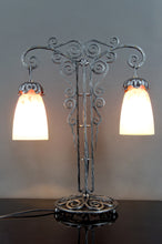 Charger l&#39;image dans la galerie, Importante Lampe Bicéphale en Fer Forgé par Schneider, France, Art Deco, Circa 1920
