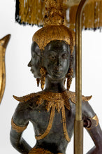 Lade das Bild in den Galerie-Viewer, Lampe Sculpturale en Bronze à double patine verte et dorée représentant la Princesse Sirène Suvannamaccha, Thaïlande, XXe
