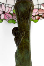 Charger l'image dans la galerie, Importante lampe en bronze et vitrail type Tiffany, Style Art nouveau – Circa 1970-1980

