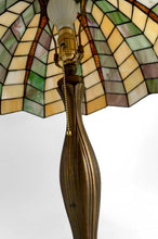 将图片加载到图库查看器，Lampe de table Art nouveau / Tiffany en bronze et vitrail – Pièce décorative d’exception – Circa 1980

