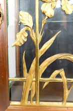 Lade das Bild in den Galerie-Viewer, Vitrine Art Nouveau, Bronzes dorés sur un thème floral, France, vers 1900
