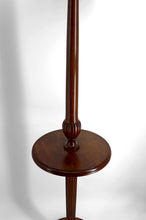 Загрузить изображение в средство просмотра галереи, Lampadaire Art Déco authentique en noyer sculpté &amp; abat-jour vitrail style Tiffany, vers 1920
