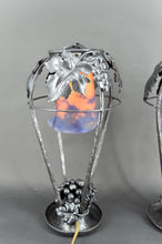 Charger l&#39;image dans la galerie, Paire de Lampes en Fer Forgé, Thème de la Vigne, Muller Frères Lunéville, Art Déco, Circa 1925
