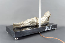Charger l&#39;image dans la galerie, Importante Lampe Bouddha en Bronze Argenté sur Socle de Marbre Noir Ex-Indochine Française, Circa 1930–1940

