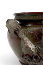 Загрузить изображение в средство просмотра галереи, Exceptionnelle jardinière / cache-pot en bronze japonais patiné Japon – Époque Meiji, vers 1880

