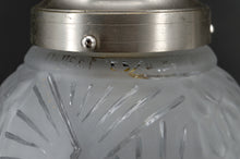 Загрузить изображение в средство просмотра галереи, Rare lustre Art déco à trois feux signé Muller Frères, modèle « Paons », Bronze nickelé, France, vers 1925
