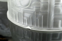 Загрузить изображение в средство просмотра галереи, Lampe champignon Art déco en verre pressé moulé, attribuée à Muller Frères, vers 1930
