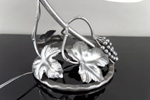 Charger l&#39;image dans la galerie, Lampe en Fer Forgé &quot;Vigne et Raisin&quot;, Muller Frères Lunéville, Art Déco, Circa 1930
