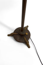 将图片加载到图库查看器，Lampadaire liseuse Art Déco en bronze et vitrail polychrome, Circa 1920

