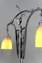 Charger l&#39;image dans la galerie, Importante Lampe Bicéphale en Fer Forgé par Schneider, France, Art Deco, Circa 1920
