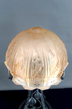 Charger l&#39;image dans la galerie, Importante Lampe Art Déco en Fer Forgé à Motifs de Papillons et Dôme Floral en Verre Pressé, Par Bartelemie, France, Circa 1925
