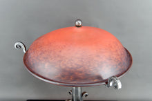 Charger l&#39;image dans la galerie, Importante Lampe à Monture Végétale Stylisée en Fer Forgé  et Dôme en Pate de Verre Marmoréenne Rouge Orangé, Art Deco, France, Circa 1930
