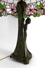 Charger l'image dans la galerie, Importante lampe en bronze et vitrail type Tiffany, Style Art nouveau – Circa 1970-1980
