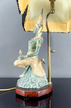Charger l&#39;image dans la galerie, Paire de Lampes Sculpturales en Bronze à Double Patine Verte et Dorée, Thaïlande, Circa 1970
