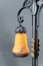 Загрузить изображение в средство просмотра галереи, Importante lampe bicéphale Art Déco en fer forgé à double patine– Muller Frères, circa 1920
